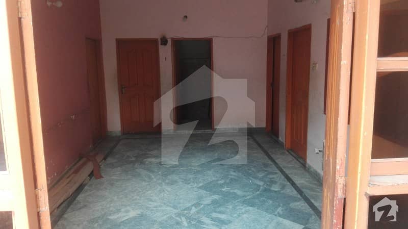 غازی روڈ کینٹ لاہور میں 4 کمروں کا 8 مرلہ مکان 1.42 کروڑ میں برائے فروخت۔