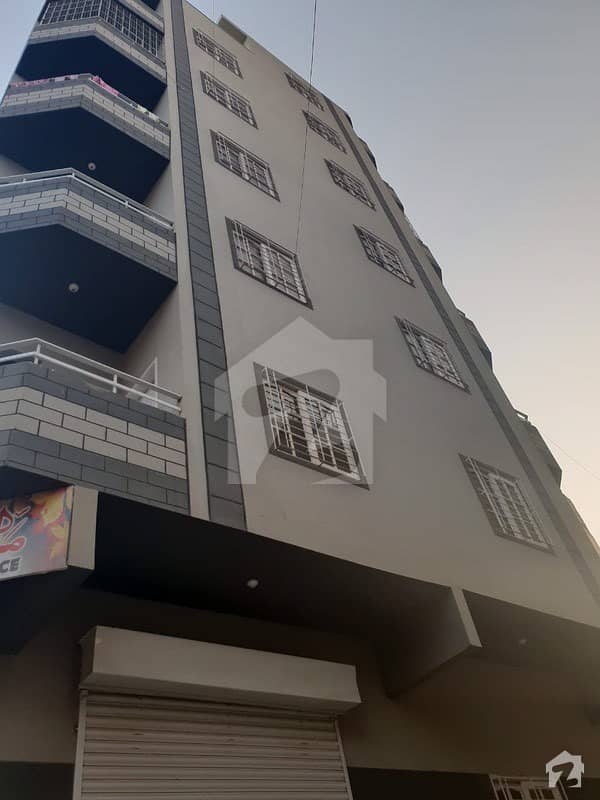 اختر کالونی جمشید ٹاؤن کراچی میں 3 کمروں کا 4 مرلہ فلیٹ 36 لاکھ میں برائے فروخت۔