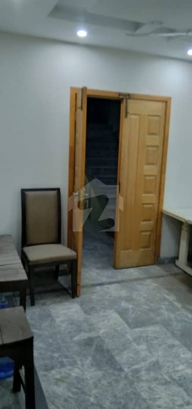 خدا بخش کالونی کینٹ لاہور میں 2 کمروں کا 4 مرلہ فلیٹ 22 ہزار میں کرایہ پر دستیاب ہے۔