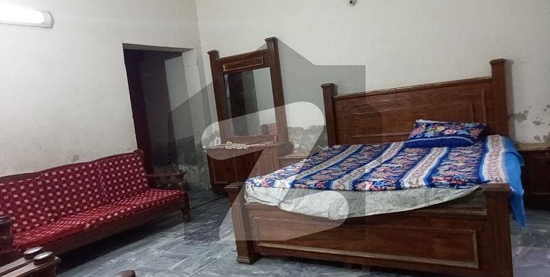 محمد نگر فیصل آباد میں 5 کمروں کا 10 مرلہ مکان 2 کروڑ میں برائے فروخت۔