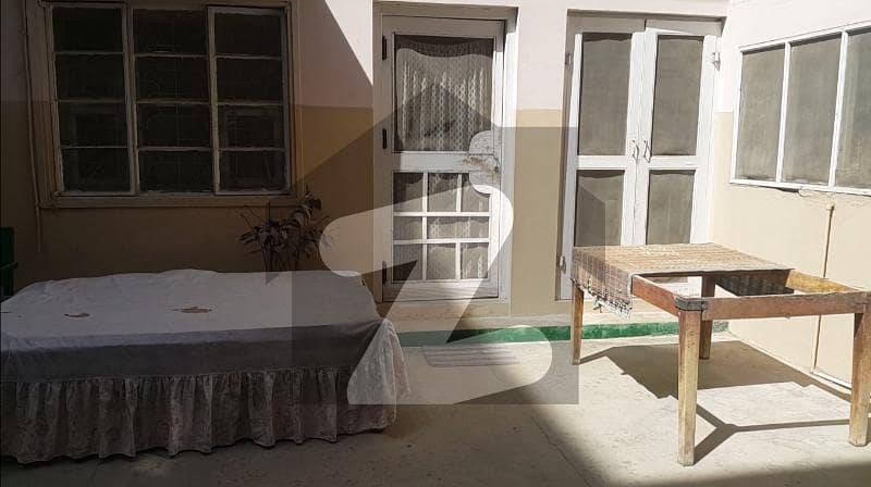 فردوس کالونی لیاقت آباد کراچی میں 5 کمروں کا 12 مرلہ مکان 4.5 کروڑ میں برائے فروخت۔