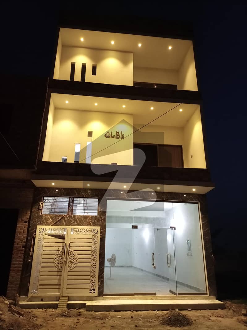 ستاره ڈائمنڈ سٹی ستیانہ روڈ فیصل آباد میں 4 کمروں کا 5 مرلہ عمارت 1.2 کروڑ میں برائے فروخت۔