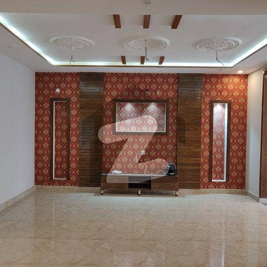 کینال گارڈن لاہور میں 5 کمروں کا 10 مرلہ مکان 2.28 کروڑ میں برائے فروخت۔