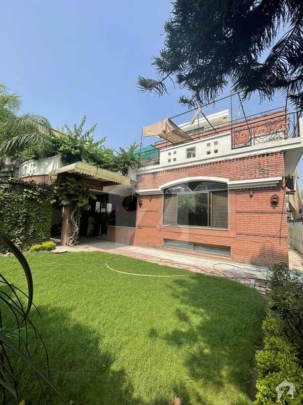 8 Bed House Drawing Dining 1 Servant 3 Stores Westridge, Rawalpindi