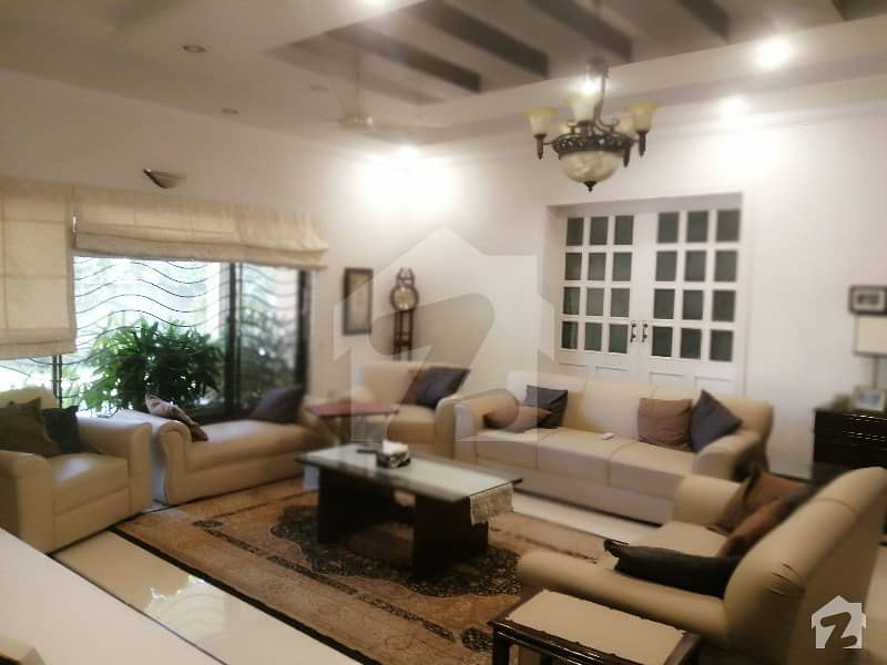 چکلالہ راولپنڈی میں 6 کمروں کا 1 کنال مکان 5.25 کروڑ میں برائے فروخت۔