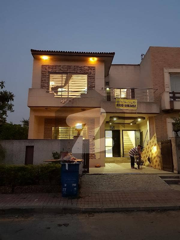 بحریہ ٹاؤن فیز 4 بحریہ ٹاؤن راولپنڈی راولپنڈی میں 6 کمروں کا 10 مرلہ مکان 3.05 کروڑ میں برائے فروخت۔