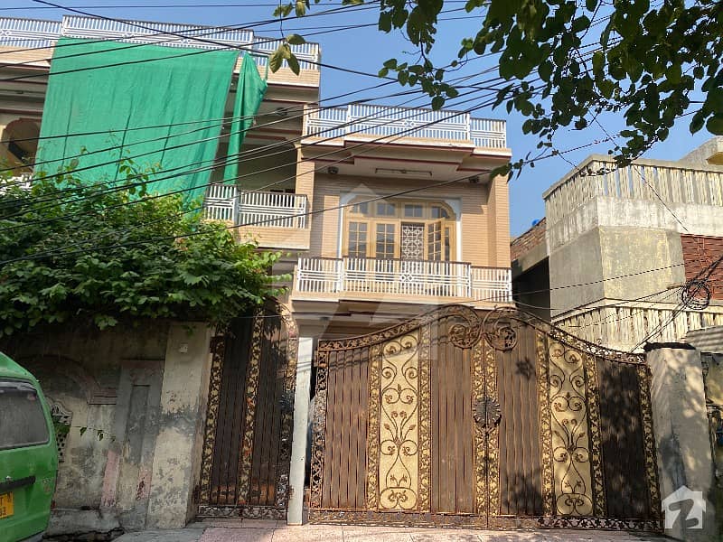 سمن آباد لاہور میں 6 کمروں کا 1.1 کنال مکان 5 کروڑ میں برائے فروخت۔