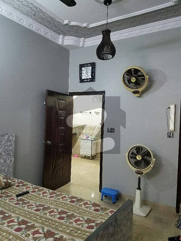 حسین آباد گلبرگ ٹاؤن کراچی میں 2 کمروں کا 2 مرلہ فلیٹ 70 لاکھ میں برائے فروخت۔