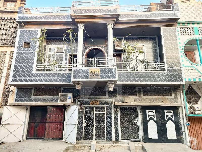 ملک پارک لاہور میں 7 کمروں کا 11 مرلہ مکان 3.1 کروڑ میں برائے فروخت۔