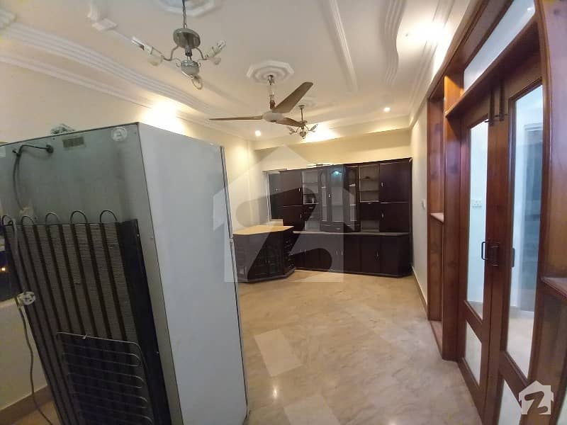 2050 Square Feet Spacious Flat Available In Saddar Town For Sale Saddar