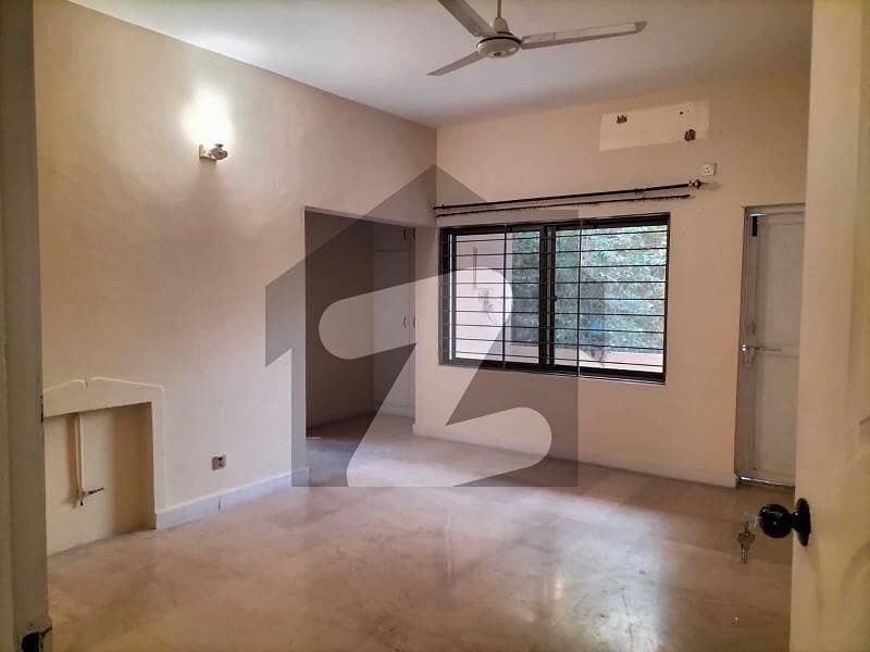 Beautiful 3 Bed House For Rent Near Service Road