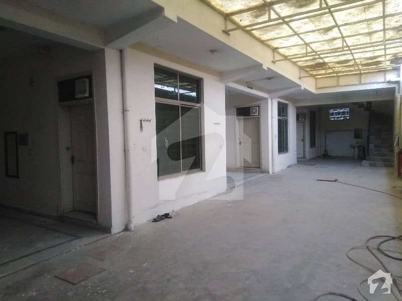 A Well Maintained 1 Kanal Building For Sale