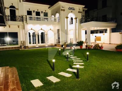 یو ای ٹی ہاؤسنگ سوسائٹی لاہور میں 7 کمروں کا 2 کنال مکان 10.9 کروڑ میں برائے فروخت۔