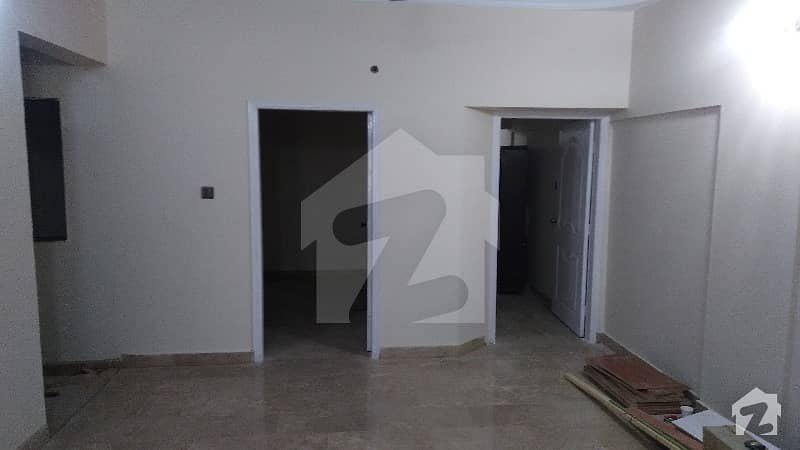Ground Floor Flat 2 Bed Drawing Dinning Near Main Road
