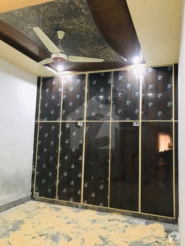 گلفشاں کالونی فیصل آباد میں 6 کمروں کا 5 مرلہ مکان 50 ہزار میں کرایہ پر دستیاب ہے۔