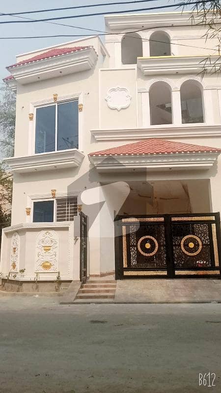 وینس ہاؤسنگ سکیم لاہور میں 3 کمروں کا 4 مرلہ مکان 1.35 کروڑ میں برائے فروخت۔