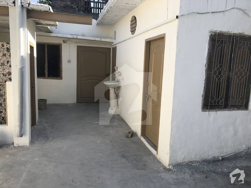 صدر راولپنڈی میں 5 کمروں کا 5 مرلہ مکان 90 لاکھ میں برائے فروخت۔