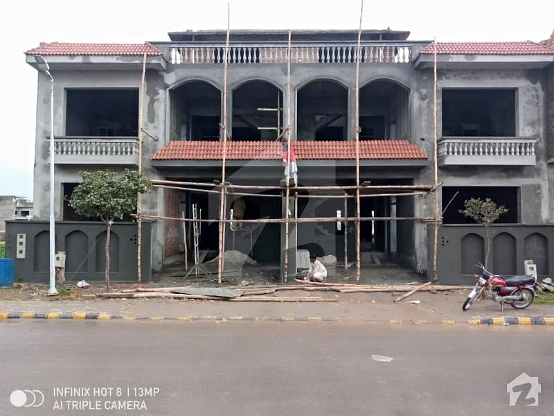 رحمان انکلیو لہتاراڑ روڈ اسلام آباد میں 7 کمروں کا 8 مرلہ مکان 3.15 کروڑ میں برائے فروخت۔