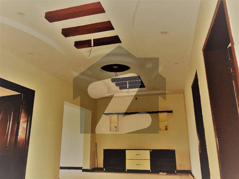 ملٹی ریزیڈنشیا اینڈ آرچرڈز اسلام آباد میں 5 کمروں کا 8 مرلہ مکان 1.65 کروڑ میں برائے فروخت۔
