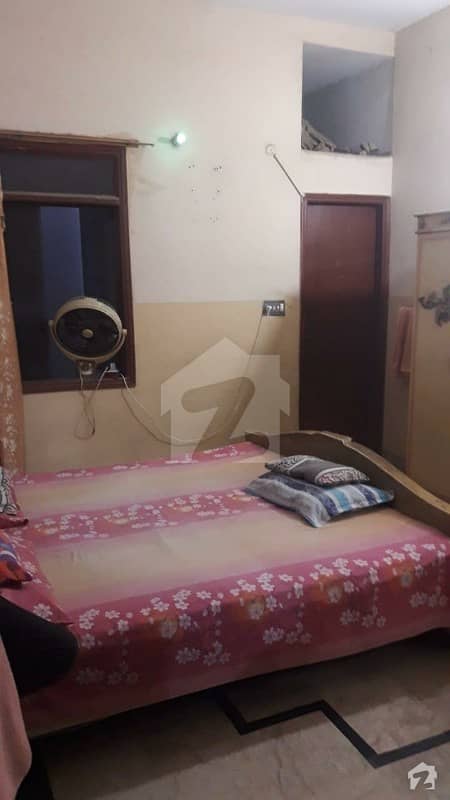 نارتھ کراچی - سیکٹر 11-C/1 نارتھ کراچی کراچی میں 6 کمروں کا 4 مرلہ مکان 1.35 کروڑ میں برائے فروخت۔