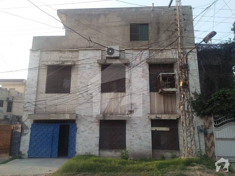 علامہ اقبال ٹاؤن لاہور میں 7 کمروں کا 8 مرلہ مکان 2.3 کروڑ میں برائے فروخت۔