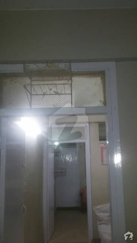 عائشہ منزل کراچی میں 2 کمروں کا 7 مرلہ فلیٹ 16 ہزار میں کرایہ پر دستیاب ہے۔