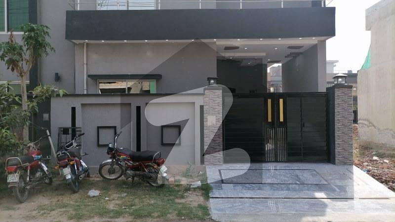 سینٹرل پارک ۔ بلاک اے سینٹرل پارک ہاؤسنگ سکیم لاہور میں 3 کمروں کا 5 مرلہ مکان 1.35 کروڑ میں برائے فروخت۔