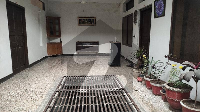 صدر راولپنڈی میں 6 کمروں کا 5 مرلہ مکان 3.5 کروڑ میں برائے فروخت۔
