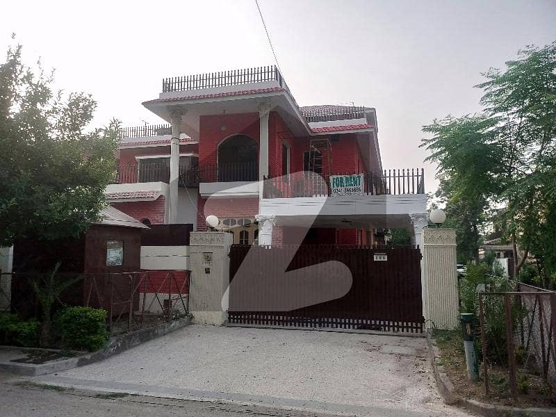 I-8 Beautiful One Kanal Upper Portion With Separate Gate For Rent