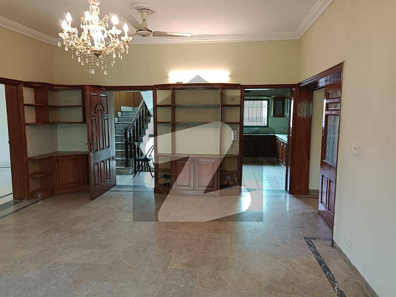 I-8 Beautiful One Kanal 4 Bedroom Upper Portion With Seprate Gate For Rent.