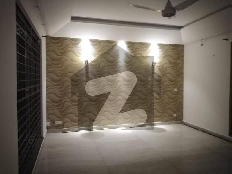 ڈی ایچ اے فیز 3 ڈیفنس (ڈی ایچ اے) لاہور میں 3 کمروں کا 1 کنال بالائی پورشن 85 ہزار میں کرایہ پر دستیاب ہے۔