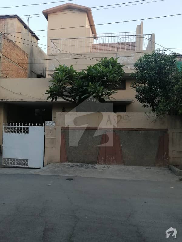 Park Facing House For Sale In Prime Location Near Hussain Chowk