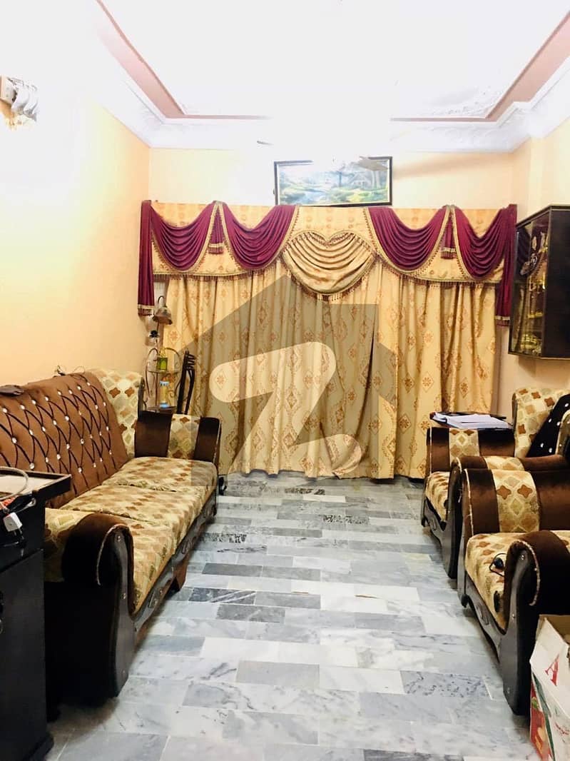 سولجر بازار نمبر 3 سولجر بازار جمشید ٹاؤن کراچی میں 2 کمروں کا 6 مرلہ فلیٹ 1.25 کروڑ میں برائے فروخت۔