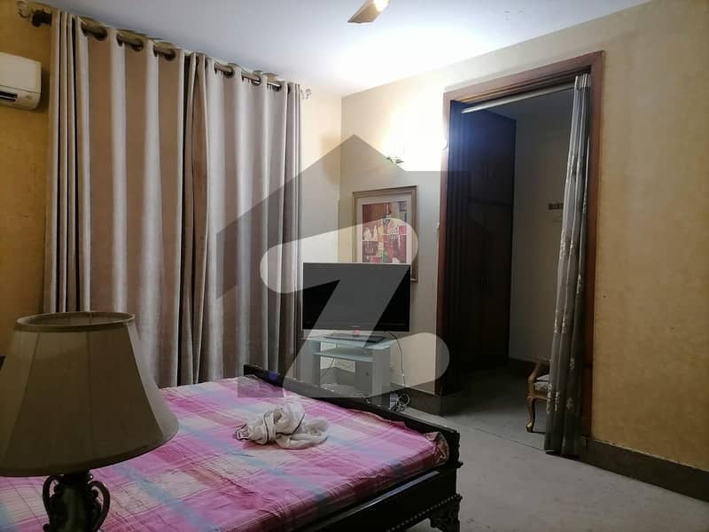 ماڈل ٹاؤن لاہور میں 5 کمروں کا 1 کنال مکان 9 کروڑ میں برائے فروخت۔