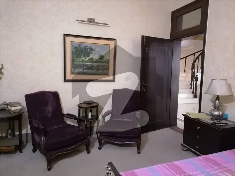 ماڈل ٹاؤن ۔ بلاک ایف ماڈل ٹاؤن لاہور میں 5 کمروں کا 2 کنال مکان 13 کروڑ میں برائے فروخت۔
