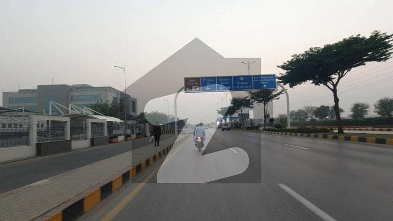 ڈی ایچ اے فیز 6 ڈیفنس (ڈی ایچ اے) لاہور میں 1 کنال رہائشی پلاٹ 4.5 کروڑ میں برائے فروخت۔