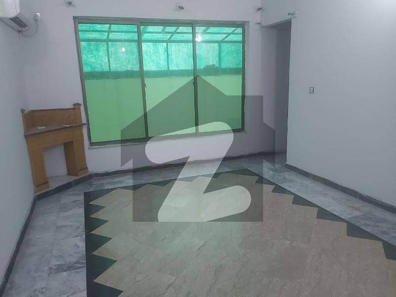 حیات آباد فیز 3 - کے5 حیات آباد فیز 3 حیات آباد پشاور میں 10 کمروں کا 1 کنال مکان 7.3 کروڑ میں برائے فروخت۔