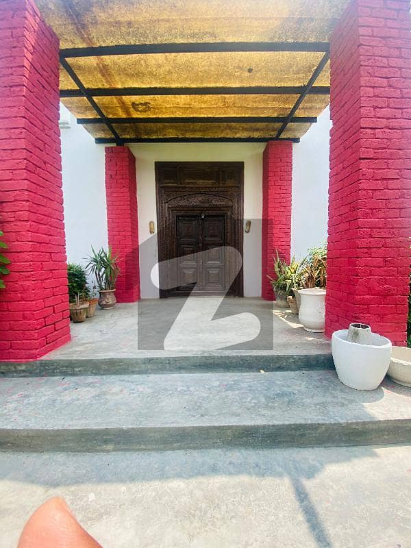 بیدیاں روڈ لاہور میں 3 کمروں کا 8 کنال فارم ہاؤس 5.25 کروڑ میں برائے فروخت۔