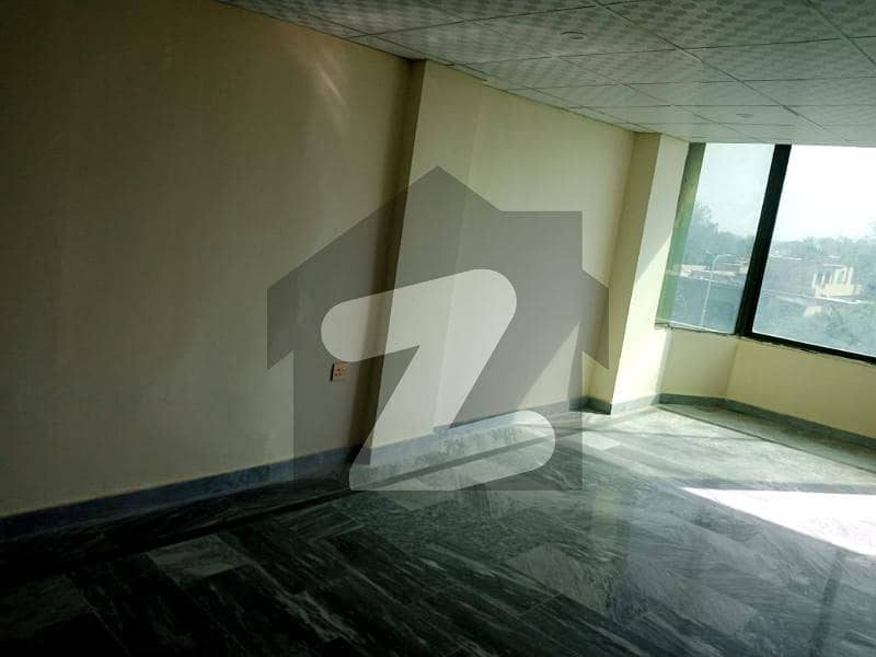 ایف ۔ 8 مرکز ایف ۔ 8 اسلام آباد میں 4 مرلہ دفتر 1.2 لاکھ میں کرایہ پر دستیاب ہے۔