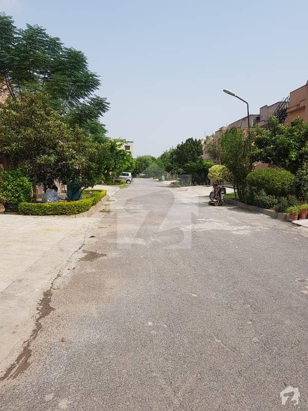 Facing Park 5 Bedroom House For Sale Facing Park 5 Bedroom House For Sale
