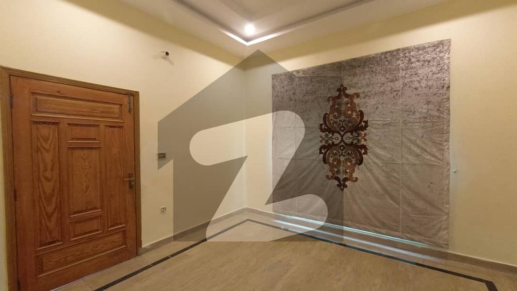 ریونیو سوسائٹی - بلاک اے ریوینیو سوسائٹی لاہور میں 5 کمروں کا 1 کنال مکان 3.8 کروڑ میں برائے فروخت۔