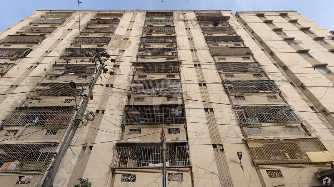 گلستانِِ جوہر ۔ بلاک 13 گلستانِ جوہر کراچی میں 3 کمروں کا 7 مرلہ فلیٹ 87 لاکھ میں برائے فروخت۔