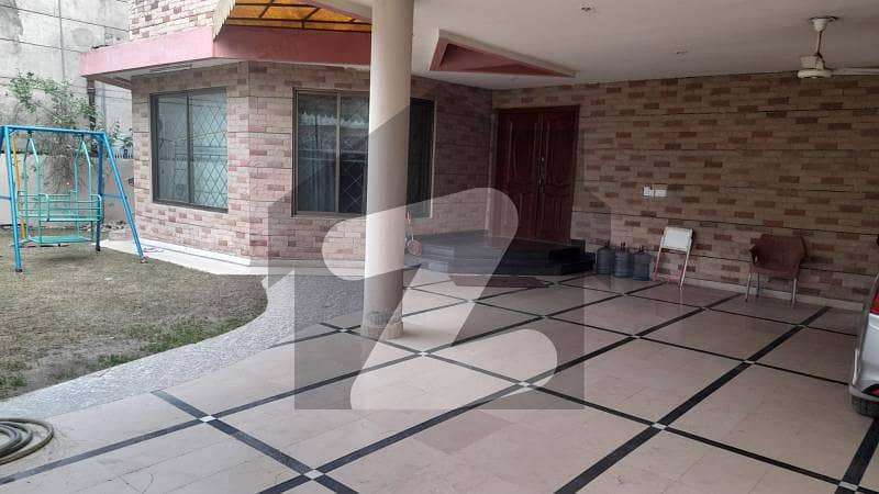 علاؤالدین روڈ کینٹ لاہور میں 6 کمروں کا 1.15 کنال مکان 10.5 کروڑ میں برائے فروخت۔