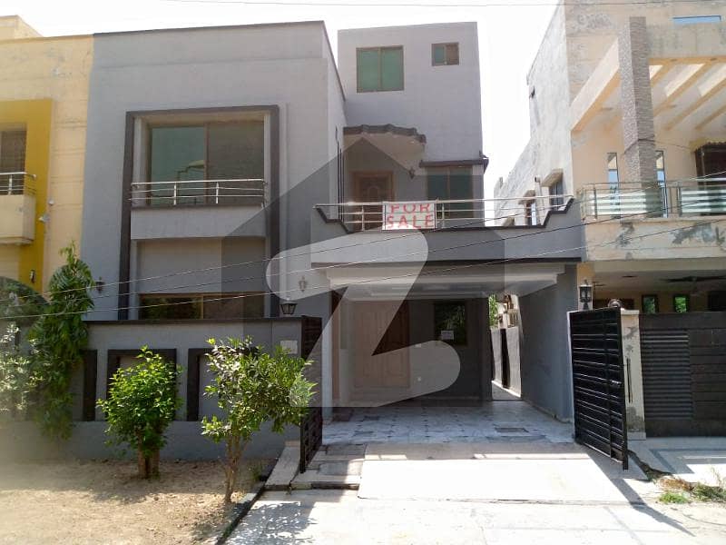 8.5 Marla Beautiful House for sale in Usman Block Bahria Town Lahore