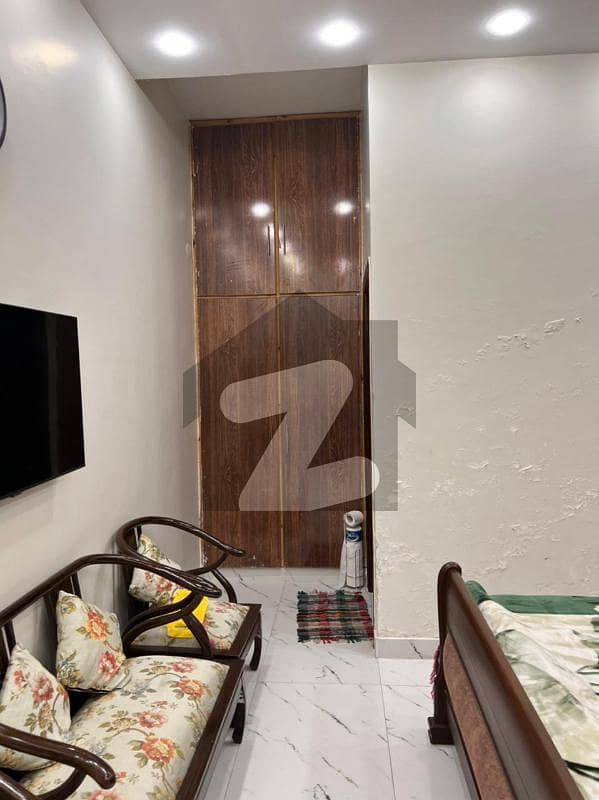 ڈی ایچ اے فیز 3 - بلاک زیڈ فیز 3 ڈیفنس (ڈی ایچ اے) لاہور میں 4 کمروں کا 10 مرلہ مکان 4.15 کروڑ میں برائے فروخت۔