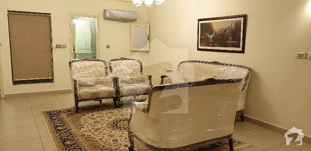 قراقرم ڈپلومیٹک انکلیو اسلام آباد میں 7 کمروں کا 9 مرلہ فلیٹ 5.4 کروڑ میں برائے فروخت۔