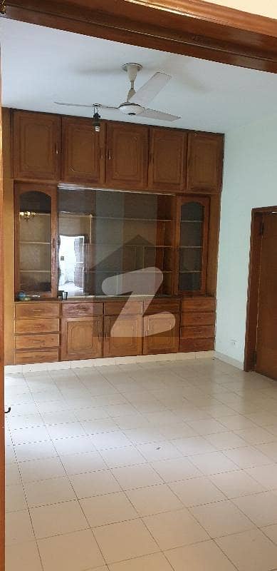 ایف ۔ 7 اسلام آباد میں 4 کمروں کا 1.33 کنال مکان 18 کروڑ میں برائے فروخت۔