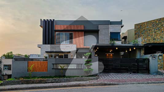 1 Kanal Designer House, Double Heighted Entrance