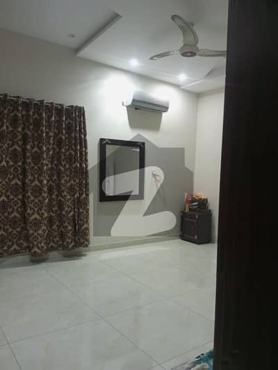 1 KANAL UPPER PORTION ON IDEAL LOCATION AVAILABLE FOR RENT IN NFC 1