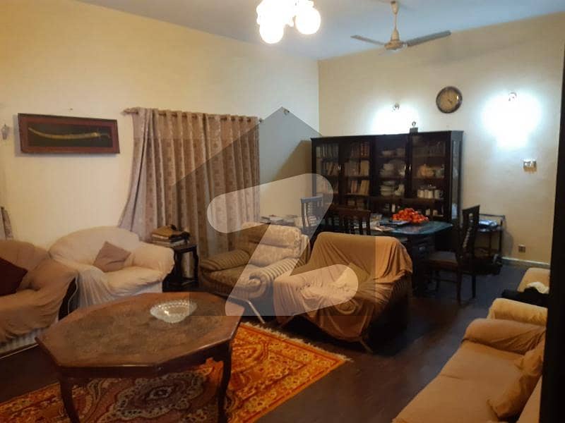 نارتھ ناظم آباد ۔ بلاک این نارتھ ناظم آباد کراچی میں 4 کمروں کا 1 کنال مکان 5.5 کروڑ میں برائے فروخت۔